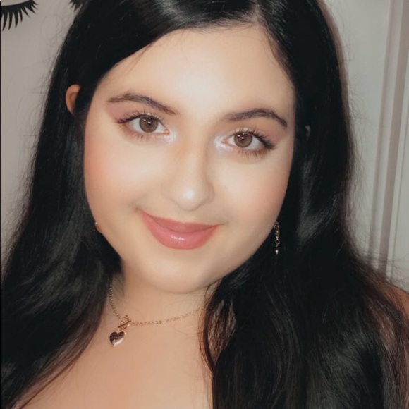 Meet your Posher, Emily - Picture 1 of 1